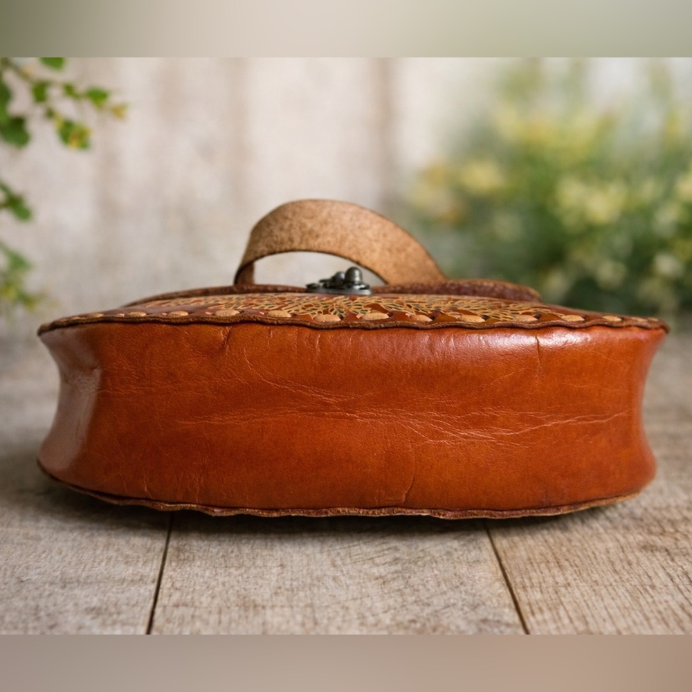 ONE OF A KIND Vintage 70s Hand-Tooled Leather Saddle Bag | Boho Floral Crossbody - Picture 5 of 15